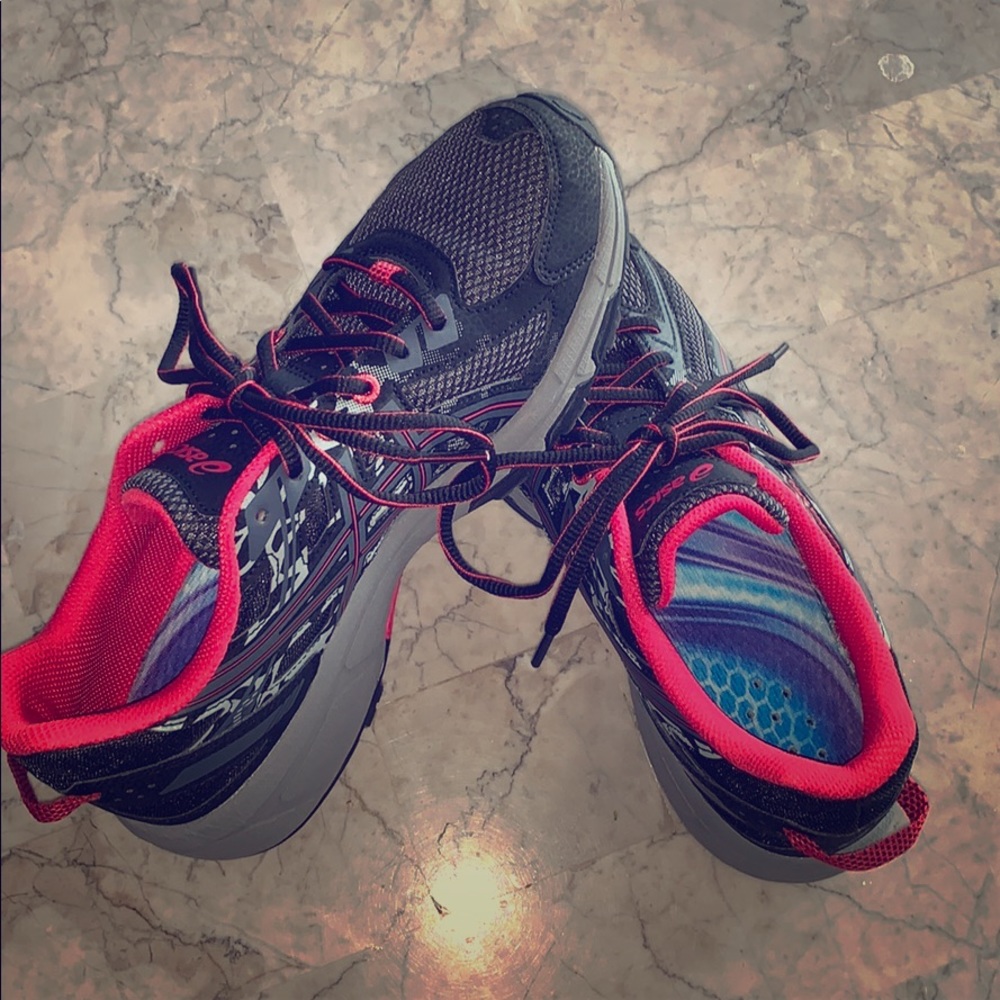 ASICS Gel Venture 6 tennis shoes